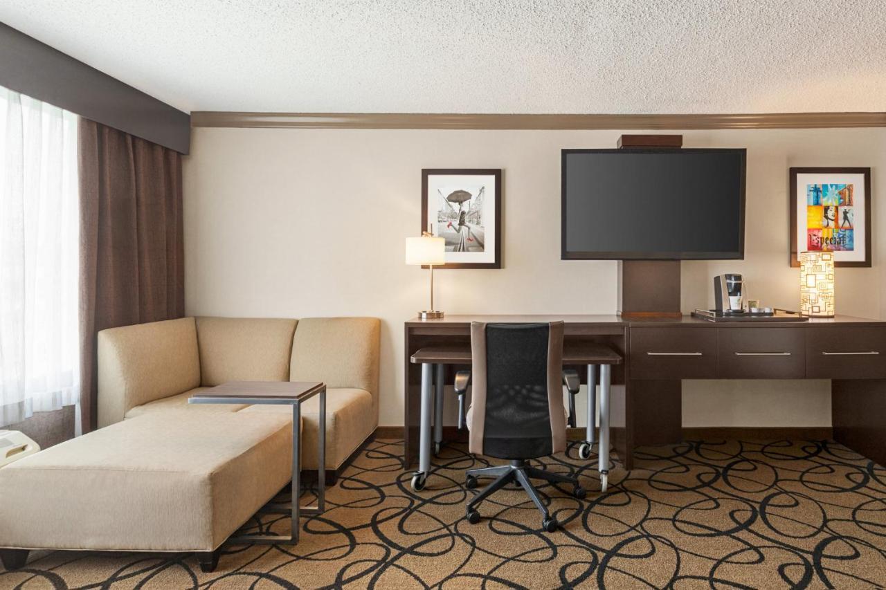 Holiday Inn Boston Bunker Hill, an IHG Hotel Somerville Exterior foto